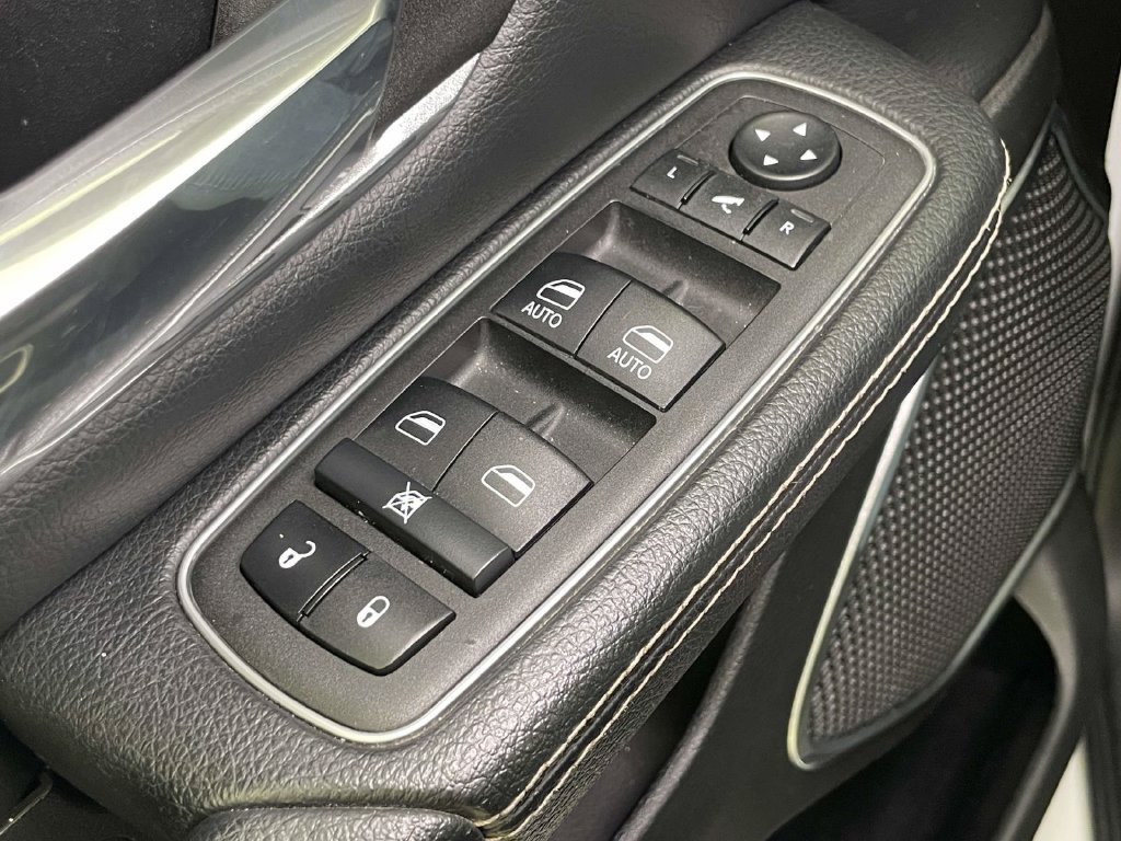 Used 2024 Land Rover Defender 110 S AWD/4WD image 59