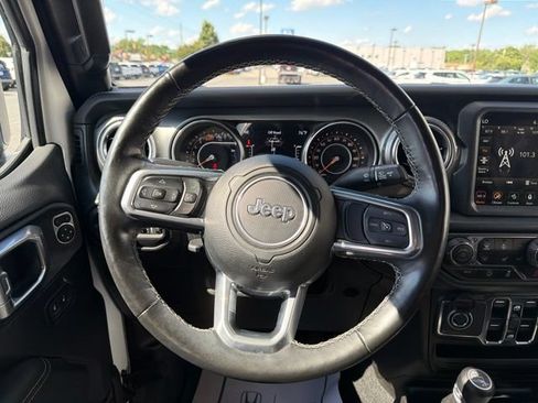 Used 2022 Jeep Wrangler Unlimited Sahara w/ Cold Weather Group AWD/4WD image 15