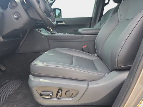 Used 2025 Lexus GX 550 w/ Cold Area Package AWD/4WD image 28