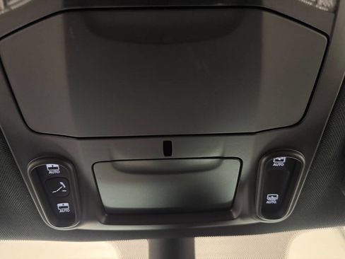 Used 2023 Chrysler Pacifica Limited w/ Uconnect Theater Family Group image 53