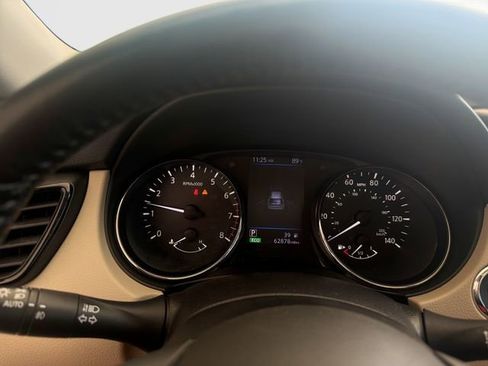 Used 2018 Nissan Rogue SL w/ Premium Package FWD image 16