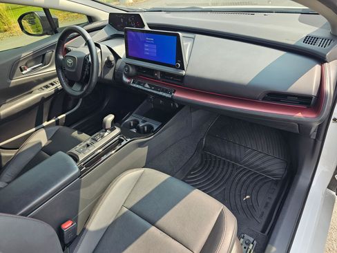 Used 2023 Toyota Prius Prime FWD image 11