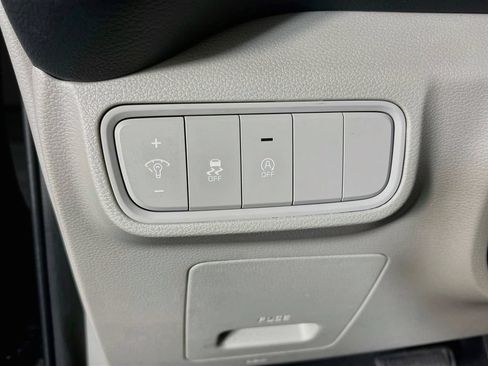 Used 2025 Kia Soul LX FWD image 13