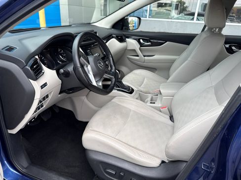 Used 2021 Nissan Rogue Sport SV w/ Technology Package AWD/4WD image 17