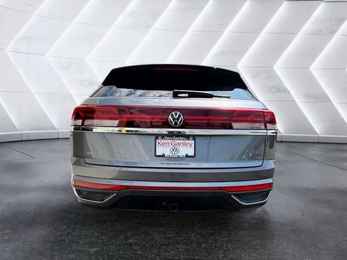 Used 2024 Volkswagen Atlas Cross Sport SE AWD/4WD image 3