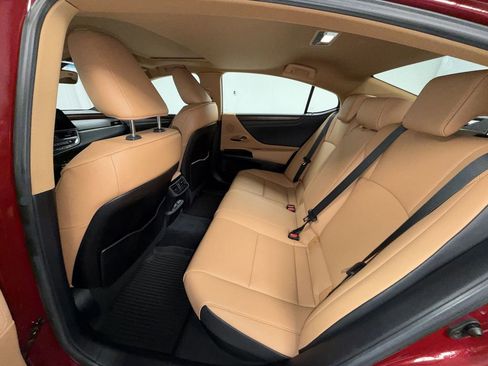 Used 2023 Lexus ES 300h w/ Premium Package image 12