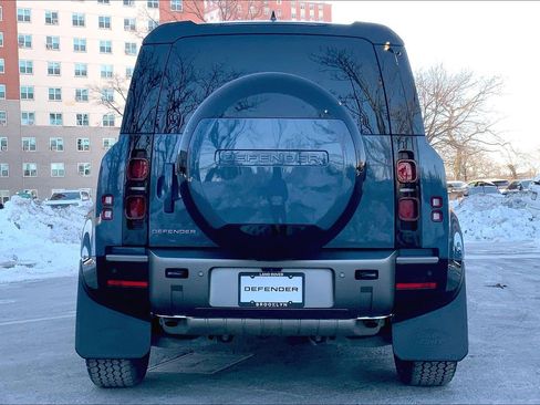 Used 2025 Land Rover Defender 110 X-Dynamic SE image 4