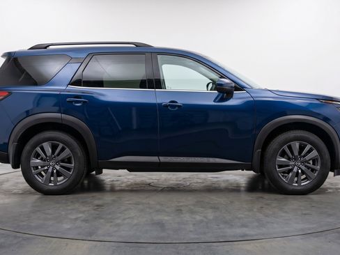 Used 2025 Nissan Pathfinder SV FWD image 11