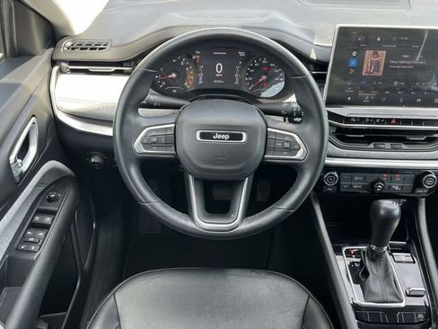 Used 2022 Jeep Compass Latitude AWD/4WD image 17
