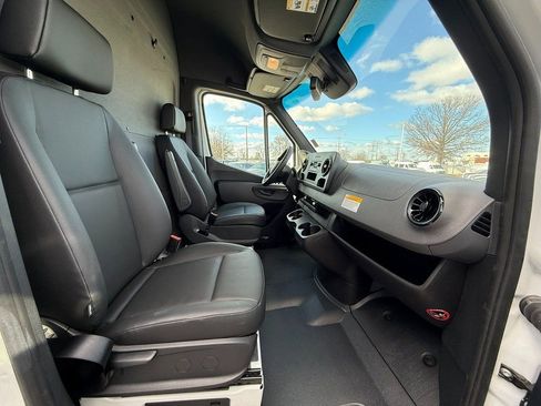 New 2024 Mercedes-Benz eSprinter 170 Cargo image 22