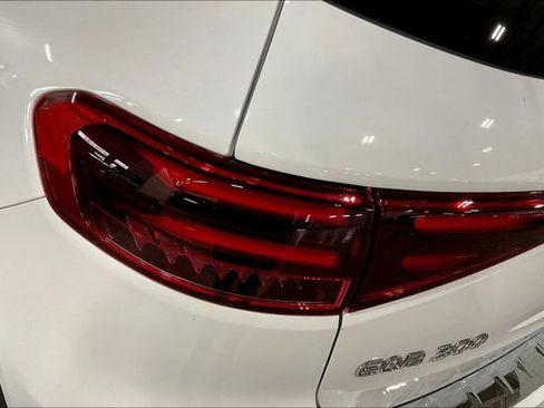 Used 2025 Mercedes-Benz EQB 300 4MATIC image 32