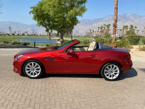 Used 2018 Mercedes-Benz SLC 300 image 31