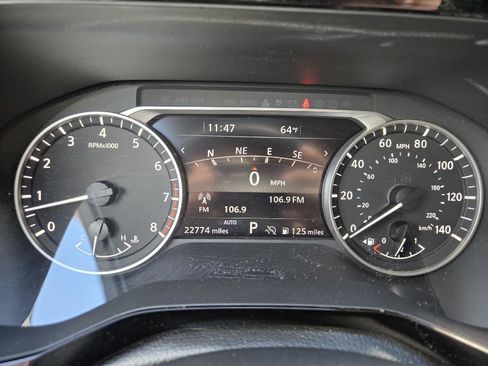 Used 2025 Nissan Pathfinder SL AWD/4WD image 18