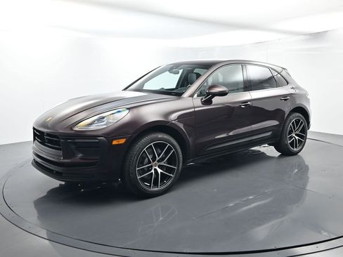 Certified 2023 Porsche Macan image 1