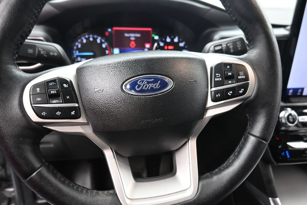 Used 2023 Ford Explorer Limited w/ Limited Technology Package RWD image 11