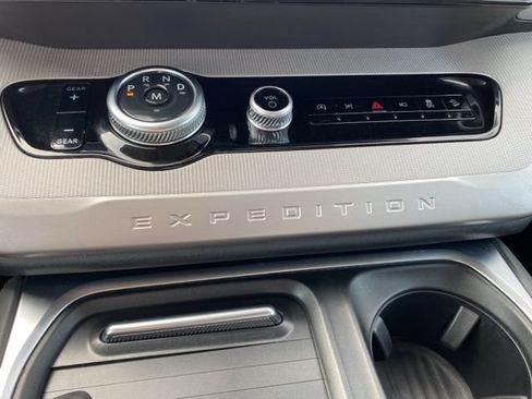 Used 2025 Ford Expedition Active AWD/4WD image 25