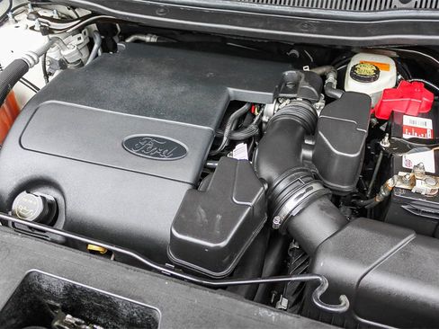 Used 2017 Ford Explorer XLT image 33