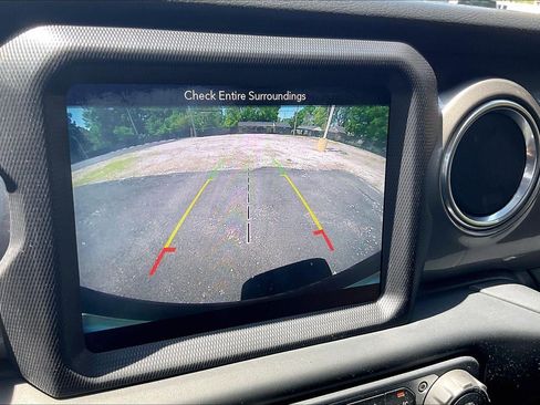 Used 2018 Jeep Wrangler Unlimited Sahara w/ Uconnect 4C Nav & Sound Group AWD/4WD image 22