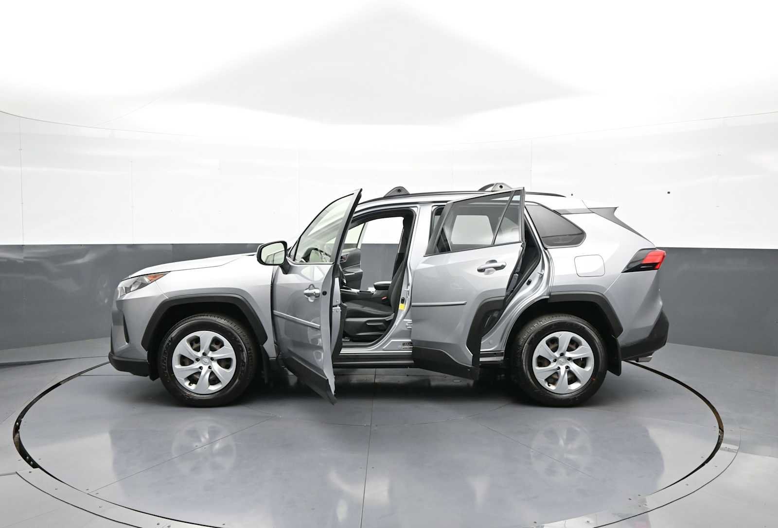 Used 2021 Toyota RAV4 LE AWD/4WD image 41