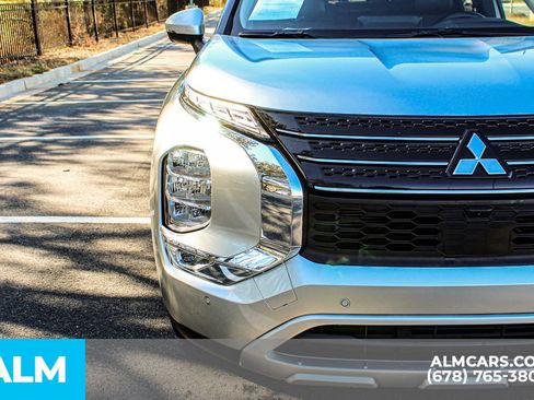 Used 2024 Mitsubishi Outlander SE image 12