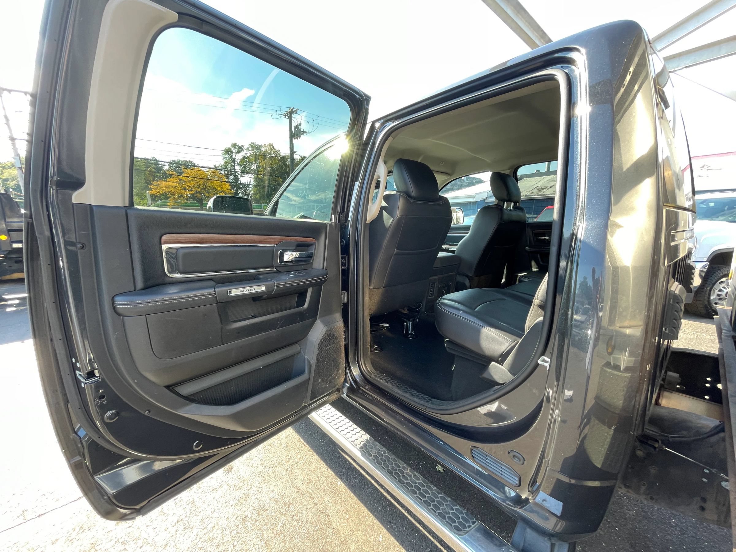 Used 2018 RAM 3500 Laramie AWD/4WD image 18
