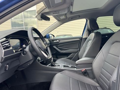 Used 2024 Volkswagen Jetta SE w/ Panoramic Sunroof Package image 15