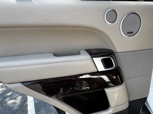 Used 2016 Land Rover Range Rover HSE image 30