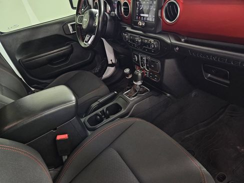 Used 2021 Jeep Wrangler Unlimited Rubicon w/ LED Lighting Group AWD/4WD image 32
