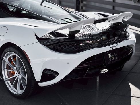 Used 2024 McLaren 750S image 12