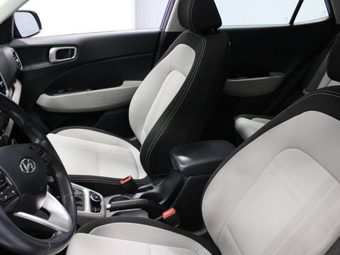 Used 2024 Hyundai Venue SEL FWD image 19