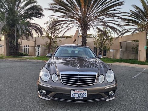 Used 2009 Mercedes-Benz E 350 Sedan image 3