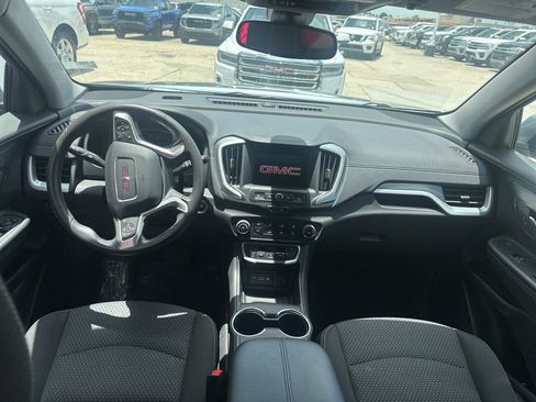 Used 2024 GMC Terrain SLE FWD image 9