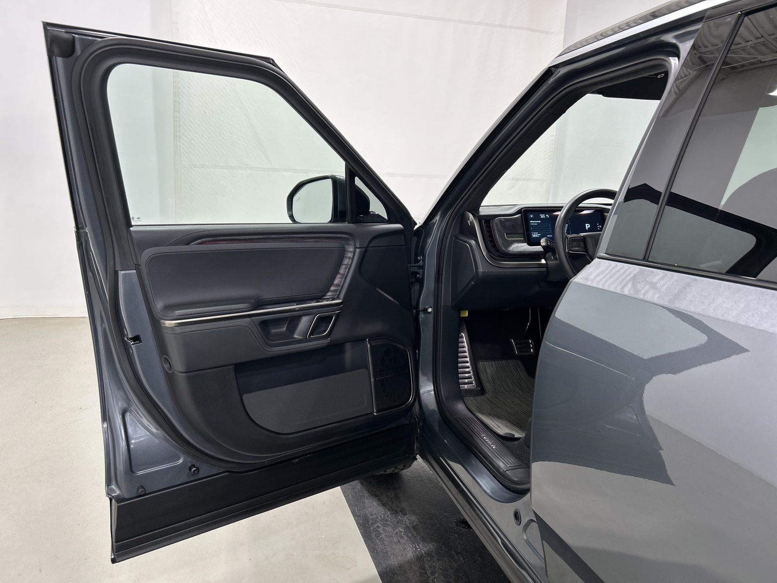 Used 2022 Rivian R1S Launch Edition Quad AWD/4WD image 16