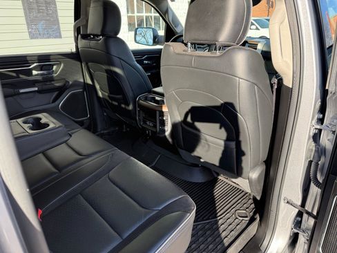 Used 2022 RAM 1500 Laramie AWD/4WD image 18