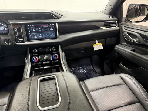Used 2022 GMC Yukon XL Denali image 40