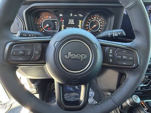 Used 2026 Jeep Gladiator Mojave AWD/4WD image 18