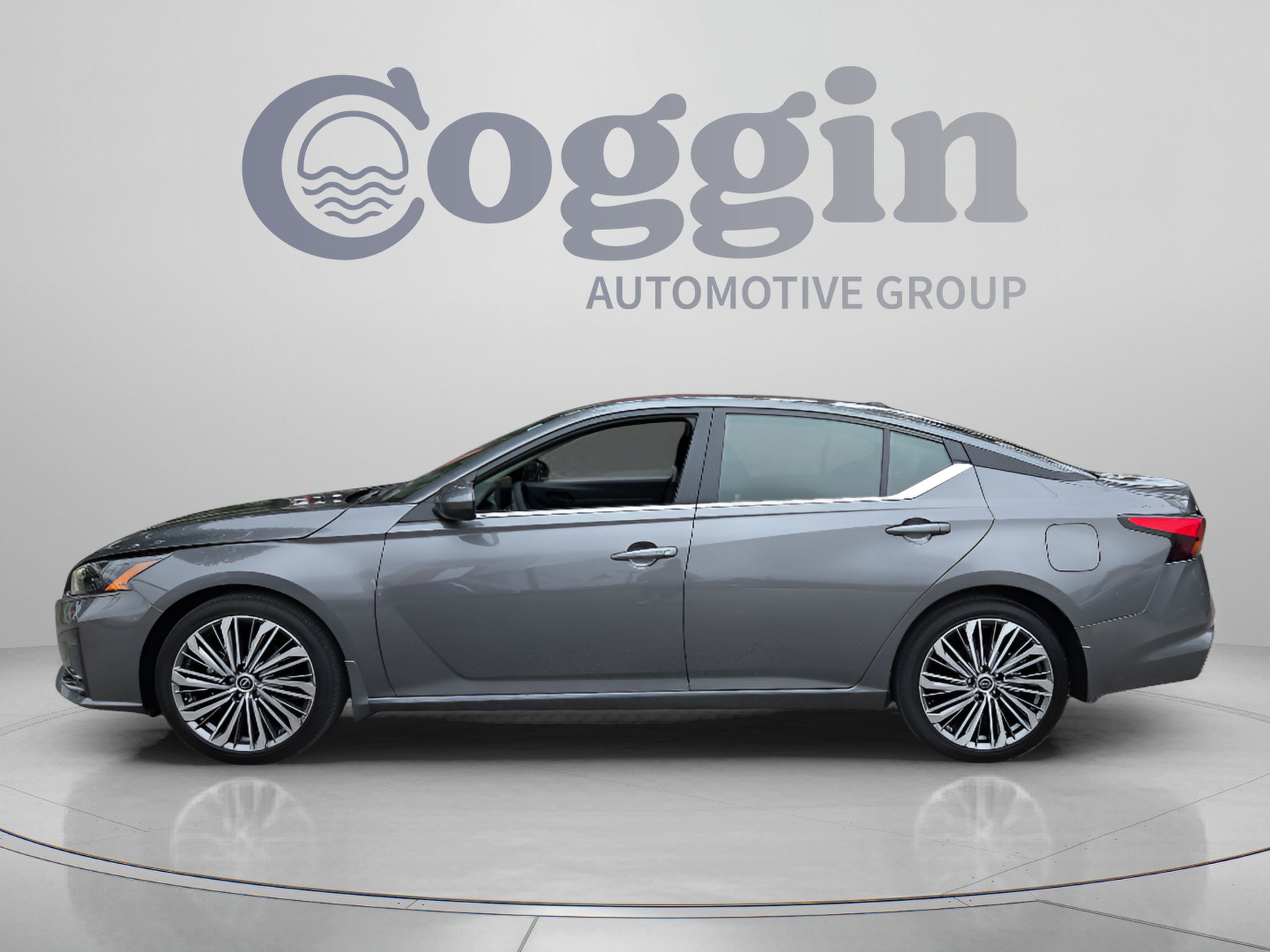 Used 2026 Nissan Altima 2.5 SV w/ SV Premium Package FWD image 2