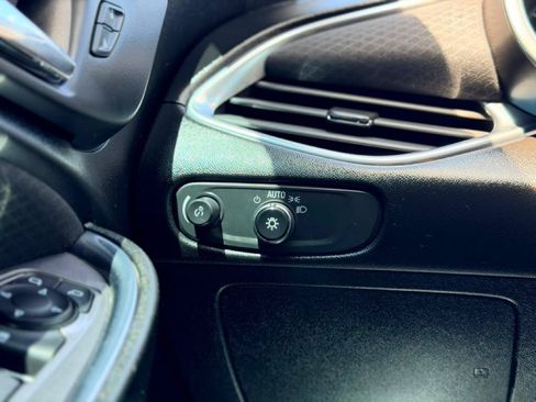Used 2020 Chevrolet Malibu LT FWD image 18