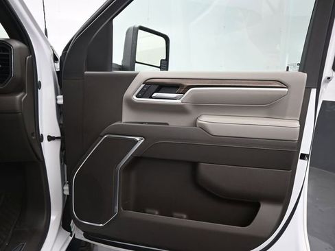 Used 2025 Chevrolet Silverado 2500 LT image 25