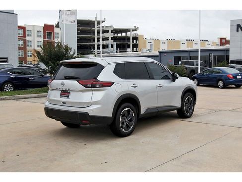 Used 2025 Nissan Rogue SV w/ SV Premium Package FWD image 6