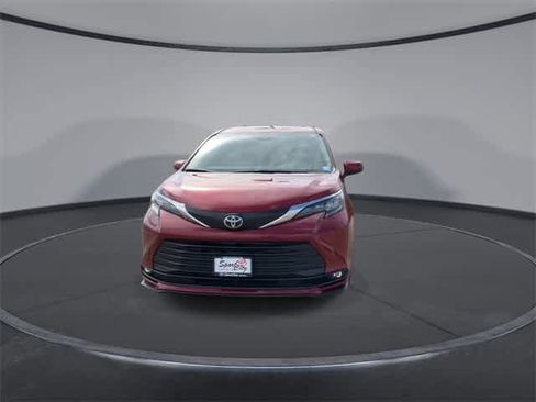 New 2026 Toyota Sienna XLE image 3