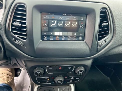 Used 2019 Jeep Compass Latitude w/ Popular Equipment Group AWD/4WD image 23