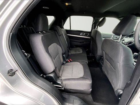 Used 2019 Ford Explorer XLT image 20
