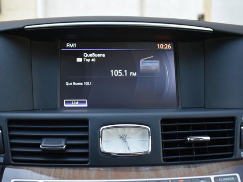 Used 2017 INFINITI Q70 L 3.7 w/ Deluxe Touring Package image 22