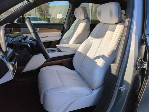 Used 2026 Cadillac Vistiq Sport image 16