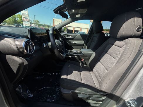 Used 2025 Chevrolet Equinox LT image 30