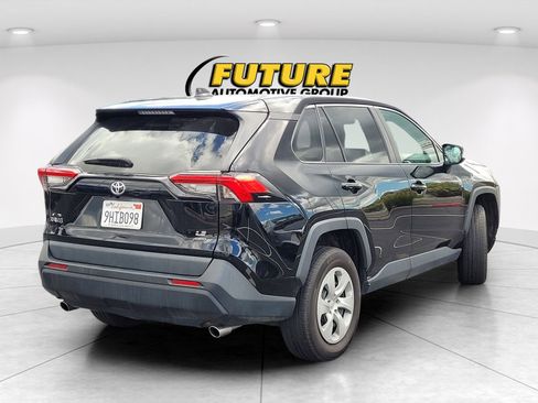 Used 2023 Toyota RAV4 LE AWD/4WD image 7
