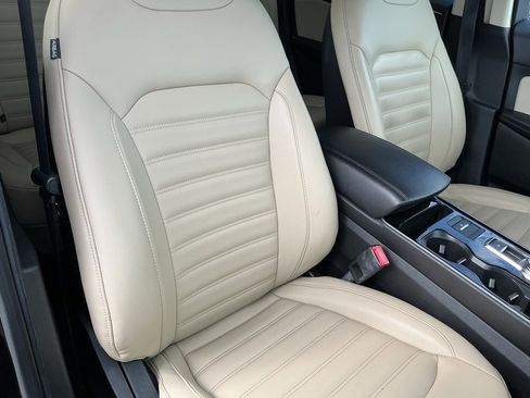 Used 2020 Ford Edge SEL image 28