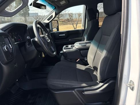 Used 2022 GMC Sierra 2500 Pro w/ Convenience Package image 9