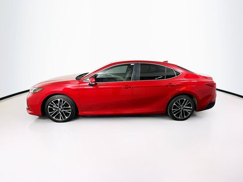 Used 2025 Toyota Camry XLE FWD image 4